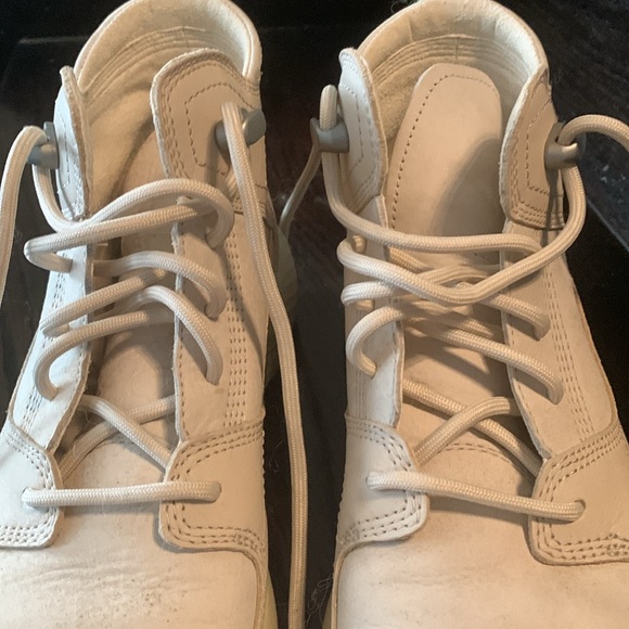 Women’s Tmberland Hiking Shoes - Picture 4 of 10